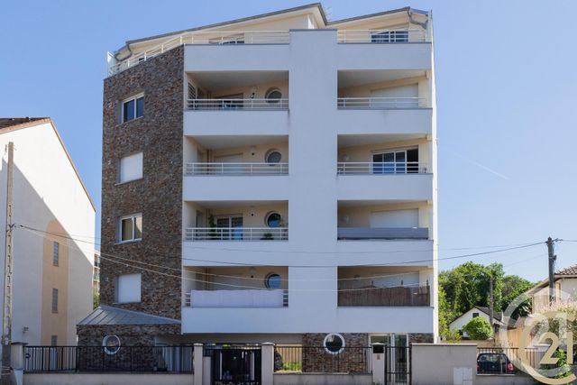 - VIGNEUX SUR SEINE -